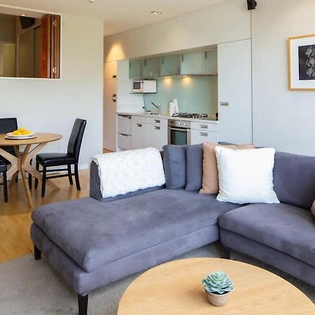 Stunning Lakeview 1 Bedroom Apartment ควีนส์ทาวน์ ภายนอก รูปภาพ