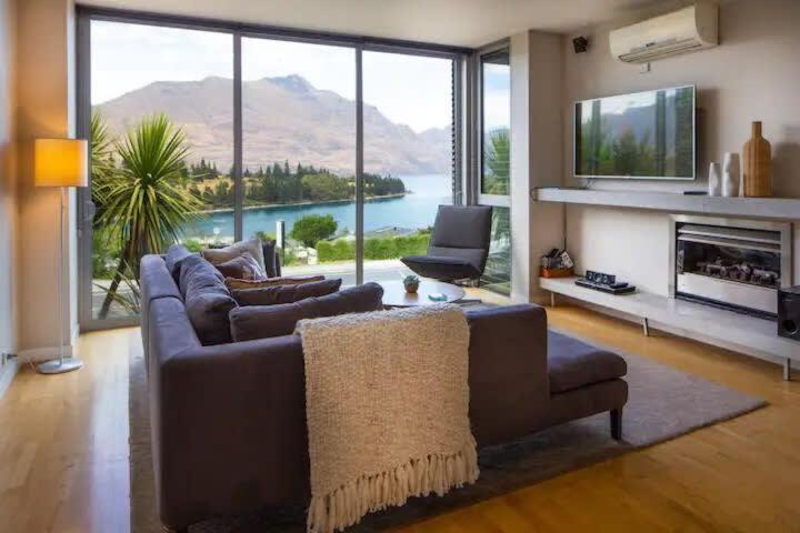Stunning Lakeview 1 Bedroom Apartment ควีนส์ทาวน์ ภายนอก รูปภาพ