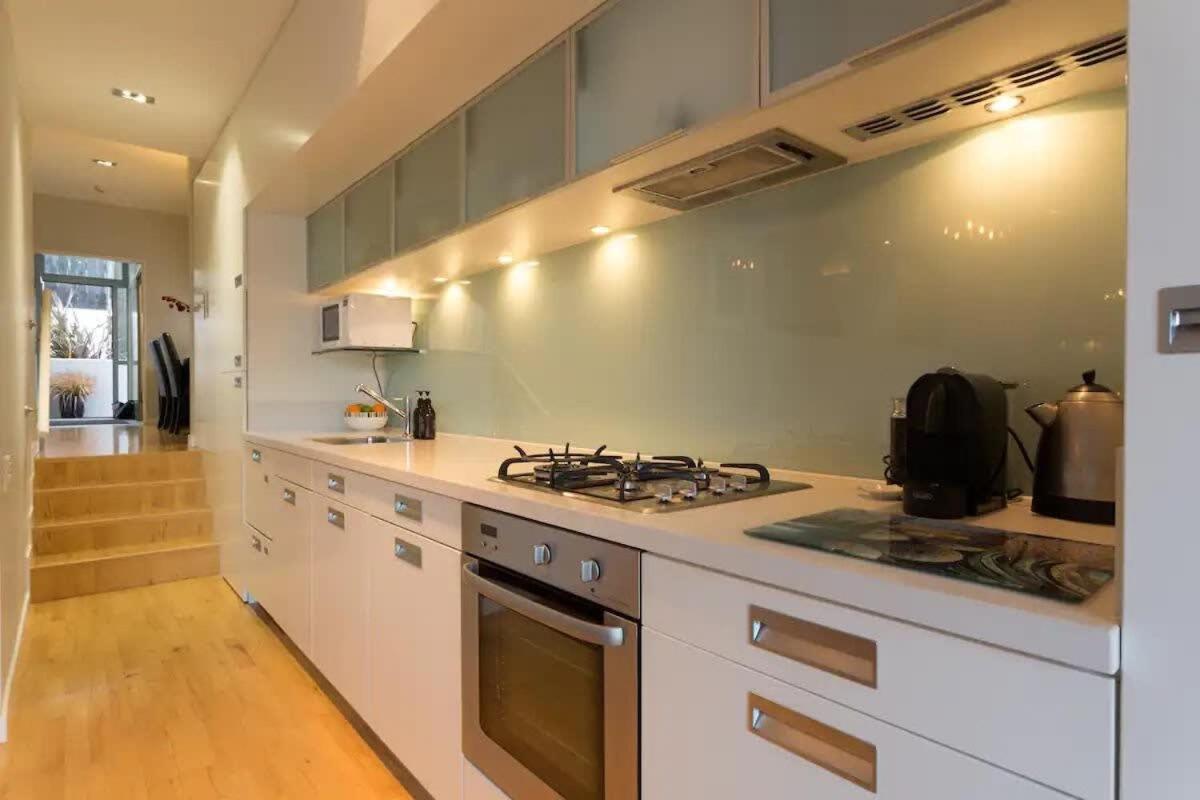 Stunning Lakeview 1 Bedroom Apartment ควีนส์ทาวน์ ภายนอก รูปภาพ