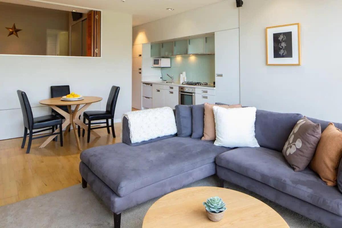 Stunning Lakeview 1 Bedroom Apartment ควีนส์ทาวน์ ภายนอก รูปภาพ
